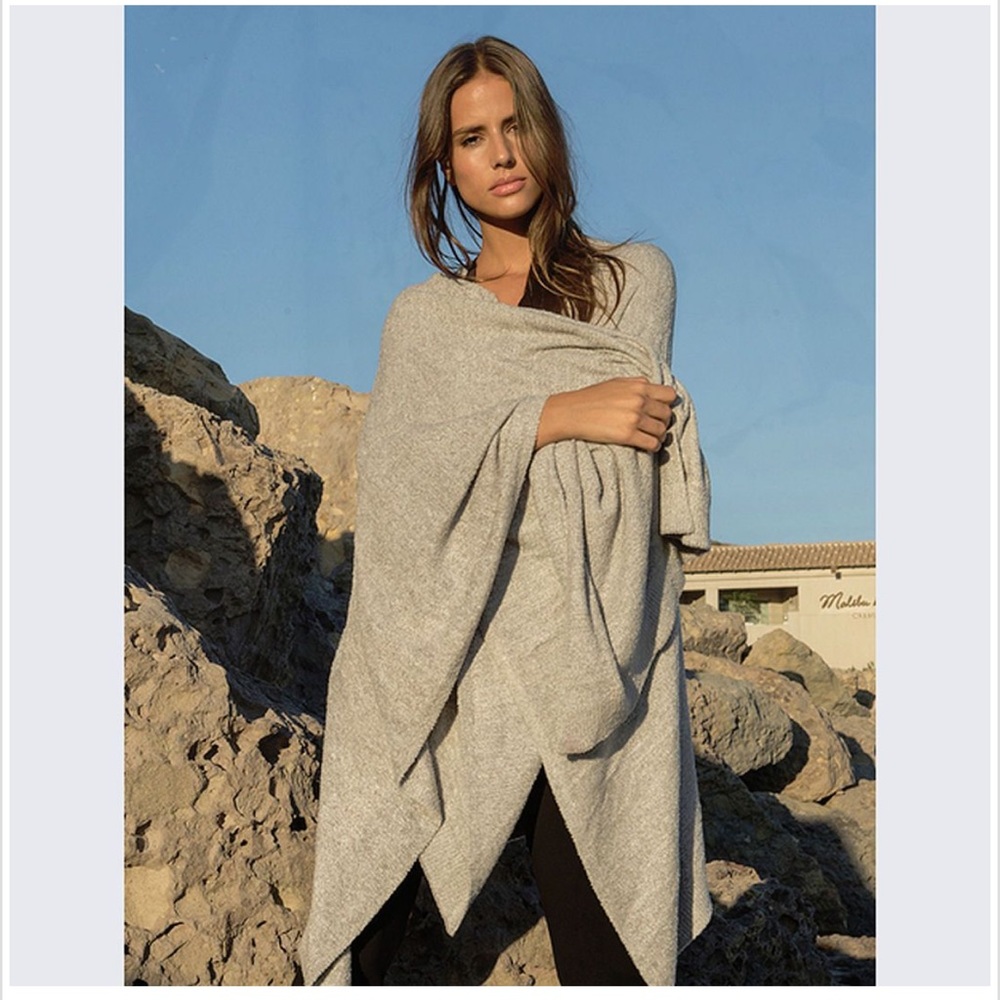 NWOT Barefoot cozychic lite bamboo weekend wrap